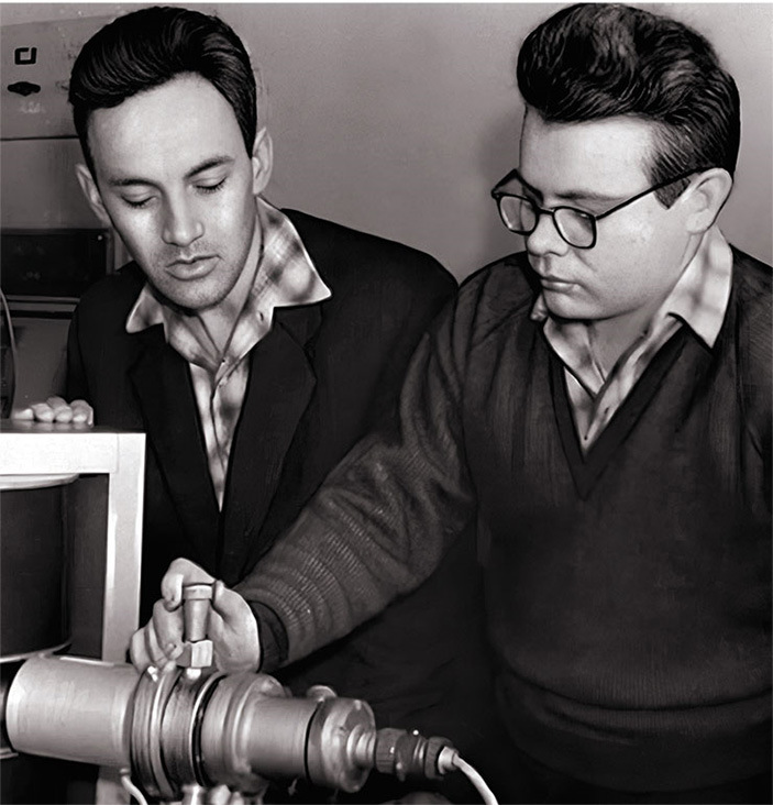 Ю. Н. Молин и Ю. Д. Цветков