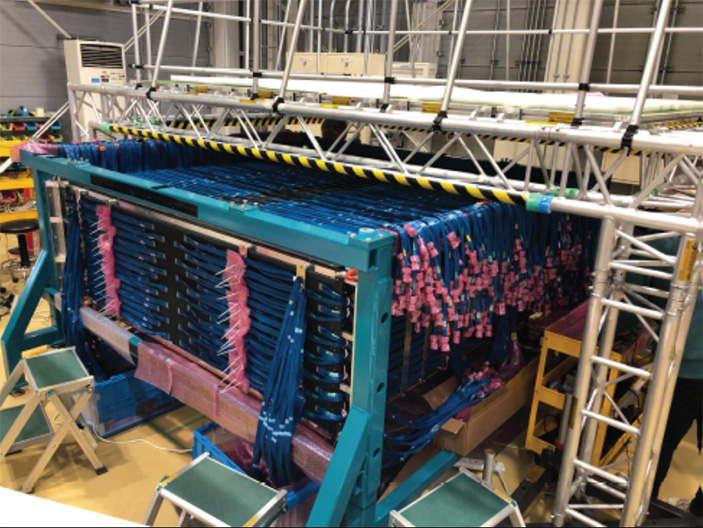 Детектор SuperFGD перед установкой в шахту ближнего детектора Т2К