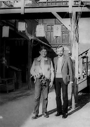 В. Тихончук и Ю. Захаренков на экскурсии в городе-музее, где снимались вестерны