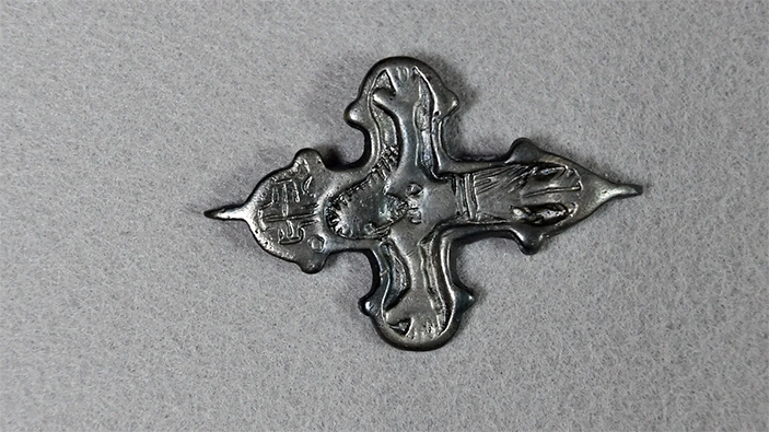 Створка энколпиона с рельефным изображением Распятия