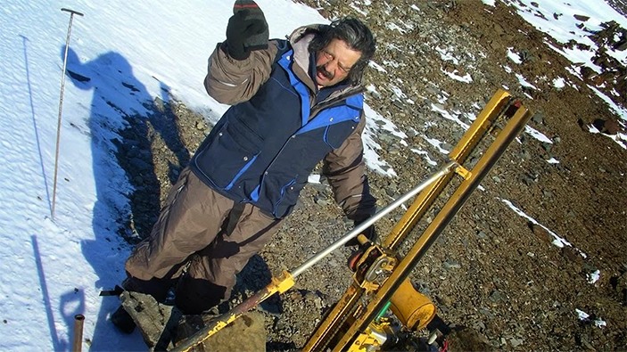 Давид Гиличинский — организатор лаборатории криологии почв, бессменный руководитель экспедиций в зону вечной мерзлоты\n