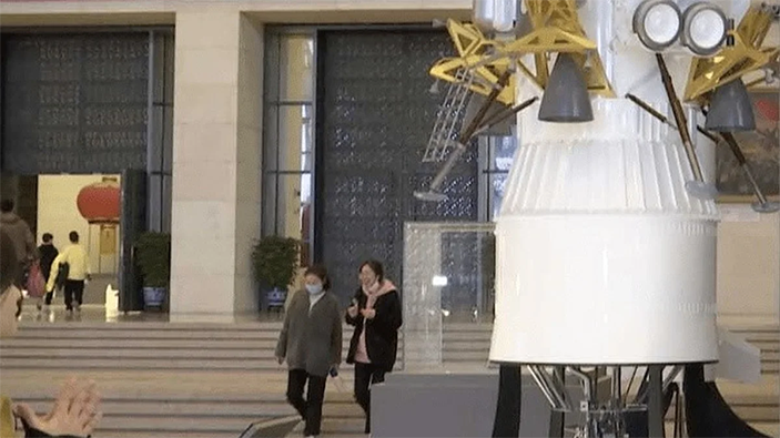 Модель посадочного модуля на Луну