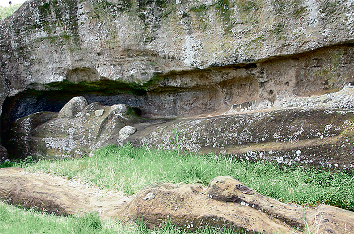 Незаконченная статуя на острове Пасхи