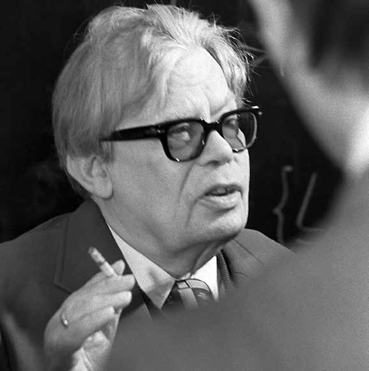 Н. Н. БОГОЛЮБОВ, в частности создал микроскопическую теорию сверхпроводимости, объяснявшую ее как сверхтекучесть электронного газа