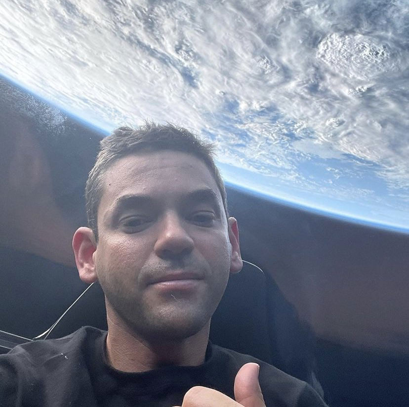 Селфи Джареда Айзекмана