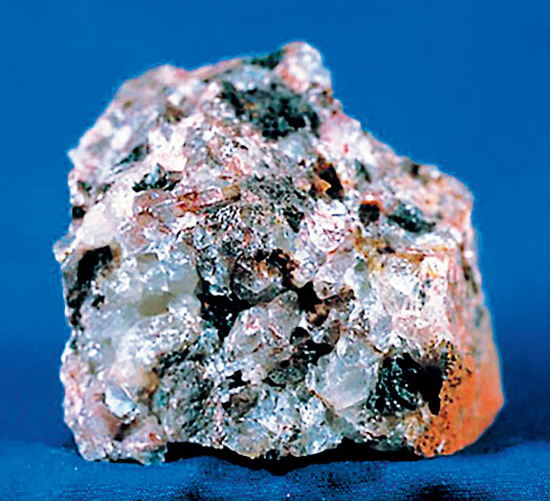 Минерал шеелит, один из источников вольфрама