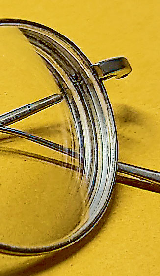 Фото 1. Оптический эффект на краю линзы очков