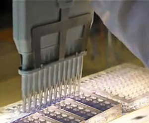 Рис. 9. Блок пипеток для комбинаторной химии