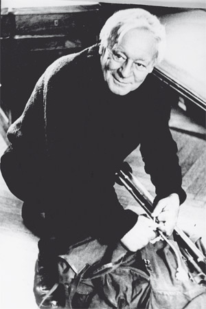 Б. Н. Делоне собирается в лыжный поход (начало 1970-х годов). Изображение: «Квант»