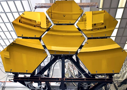 Космический телескоп «Джеймс Уэбб» после запуска в 2018 году будет исследовать рождение планетарных систем у далеких звезд, а также наличие в атмосферах экзопланет воды, кислорода, метана и других биологических маркеров