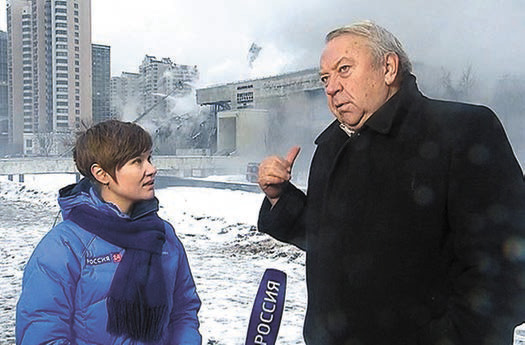 В. Фортов на фоне горящего ИНИОНа (Вести.ру)