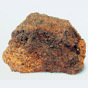 Алюминиевая руда — боксит — состоит из гидроксидов алюминия, оксидов железа и кремния. Внешне она совершенно не похожа на алюминий. Изображение: «Наука и жизнь»