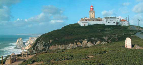 Маяк на мысе Рока (Португалия) — самой западной точке Европы. Изображение: «Наука и жизнь»