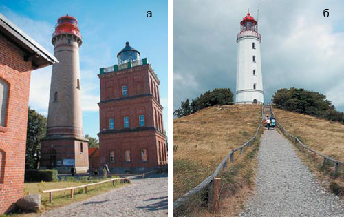 а — маяки на острове Рюген, на мысе Аркона — самой северной точке Германии. Маяк, который мы видим на фото слева, построен в 1902 году, его высота 36,3 м. Справа — маяк, возведённый по проекту знаменитого архитектора Карла Фридриха Шинкеля в 1829 году. Высота этой башни 19,3 м, сейчас в ней располагается музей. Фото Натальи Домриной. б — маяк Дорнбуш на острове Хиддензе, на севере Германии. Изображение: «Наука и жизнь»
