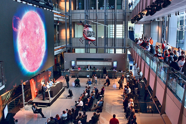 Первый полет Solar Dynamics Observatory. Демонстрация на пресс-конференции 21 апреля 2010 года