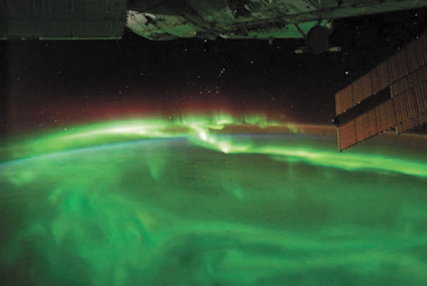 Фото полярного сияния из МКС (NASA)
