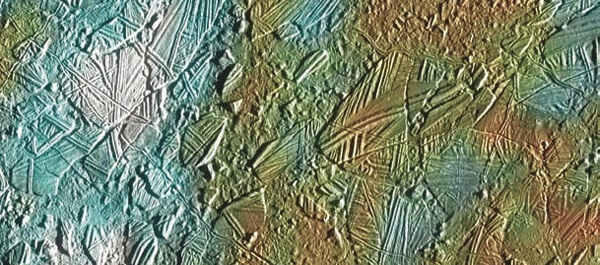 Район, где поверхность Европы была раздроблена на плавающие айсберги и затем снова замерзла. Ширина поля снимка около 50 км. Снимок сделан аппаратом «Галилео» (NASA)