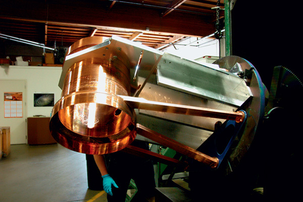 Ксенон-136 подвержен двойному бета-распаду (обычному) с периодом полураспада порядка 2·10<sup>21</sup> лет и (потенциально) двойному безнейтринному бета-распаду с периодом полураспада 1,6·10<sup>25 </sup>лет