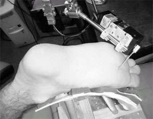 Оборудование для исследования воздействия тактильного шума на человека (фото с сайта www.psychologicalscience.org)