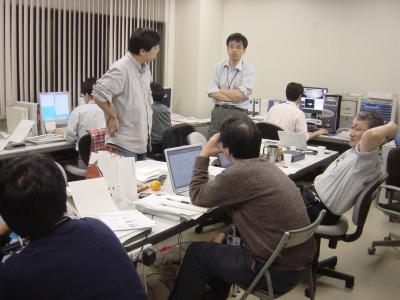 Хаябуса ЦУП, операторская номер 2 (фото с сайта www.isas.jaxa.jp)