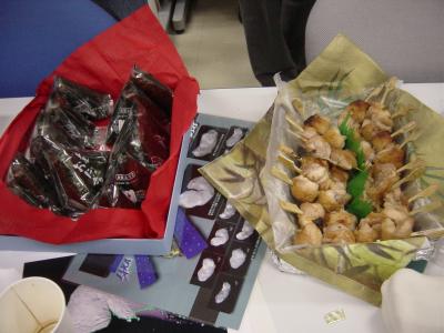 В полночь операторам Хаябусы подали ланч (фото с сайта www.isas.jaxa.jp)