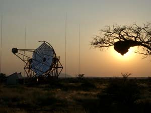 Один из четырех телескопов системы HESS (фото с сайта www.mpi-hd.mpg.de)