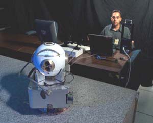 Испытания Mini AERCam на открытом стенде (фото с сайта aercam.nasa.gov)