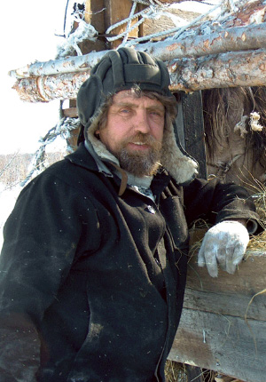 Сергей Зимов, один из авторов статьи в Science, известен прежде всего как создатель и вдохновитель уникального проекта «Плейстоценовый парк», цель которого — восстановление высокопродуктивных степных «мамонтовых» экосистем Северной Евразии. Осуществление этого проекта, помимо прочего, позволило бы приостановить эмиссию метана из северных болот и озер (фото с сайта www.sciencemag.org)