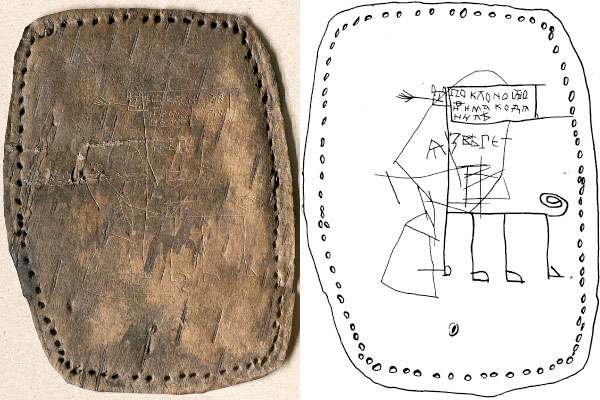 Грамота 199, середина XIII века, внешняя сторона коры. Один из знаменитых рисунков новгородского мальчика Онфима. Подписи (в переводе): «поклон от Онфима к Даниле», «я зверь» (фото и рис. с сайта gramoty.ru)