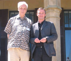 Владимир Шалаев (справа) и Виктор Георгиевич Веселаго. Испания, Сан-Себастьян, 2005 год (фото с персональной страницы Владимира Шалаева на сайте Университета Пердью: cobweb.ecn.purdue.edu/~shalaev/)