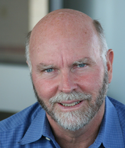 Крейг Вентер — первый человек, решившийся обнародовать полный текст своего генома (фото с сайта www.harrywalker.com)