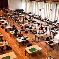 На некоторых экзаменах датским школьникам разрешают пользоваться компьютерами и интернетом, на других это запрещено