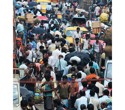 Калькутта, День населения Земли (World Population Day), 11 июля 2011 года. Предполагается, что к 2020 году Индия обгонит Китай по численности населения. Снимок из: Science. 2011. V. 333. P. 538