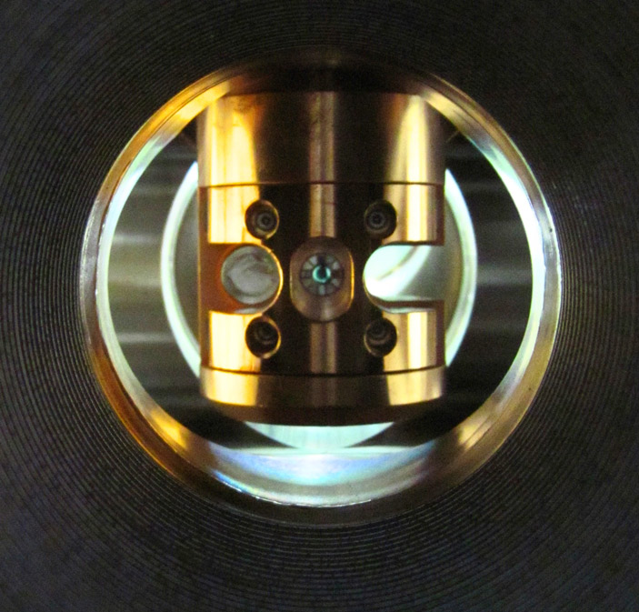 Держатель для мишени в установке ASTA в Фермилабе