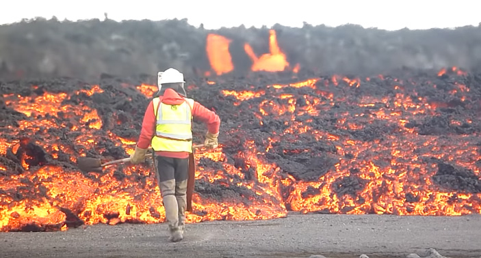 Взятие пробы лавы