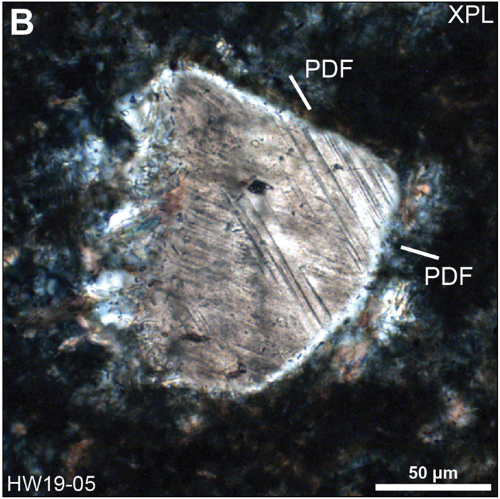 Рис. 3. Зерно кварца с признаками ударной деформации