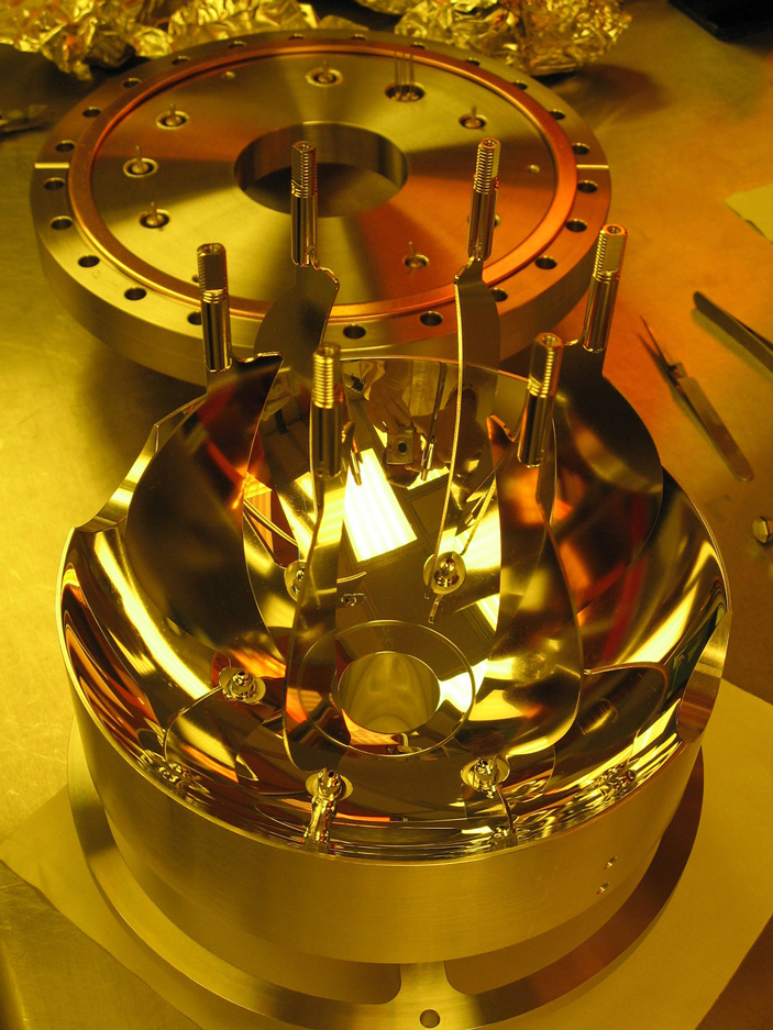 Покрытая золотом ионная ловушка