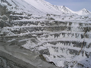 Карьер апатитового рудника «Центральный» на плато Расвумчорр (Хибины). Фото с сайта news.bbc.co.uk