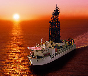 Японское буровое судно «Тикю» («Chikyu»). Фото с сайта www.jamstec.go.jp