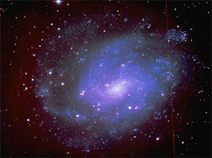 Как футуристический мегаполис, галактика NGC 300 окружена поясом заброшенных кварталов (www.astrosurf.com)