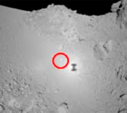 Эта светлая точка — маркер с именами 880 тысяч любителей космоса (фото с сайта www.isas.jaxa.jp)