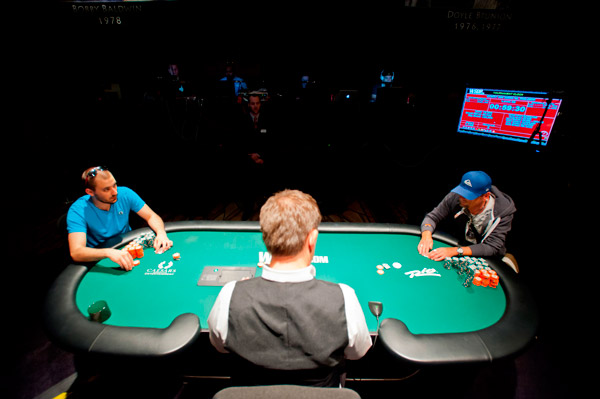 <b>Рис. 1.</b> Игра хедз-ап (heads-up) в покер