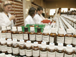 Современная гомеопатия — это серьезный бизнес. Но наука ли это? (Фото из статьи Degrees in homeopathy slated as unscientific // Nature. 2007. V. 446. P. 352–353)