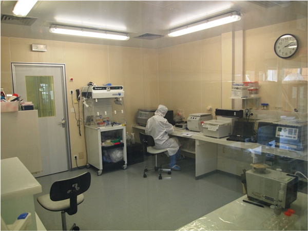 Чистая комната в лаборатории гляциологии и геофизики в Гренобле, Франция