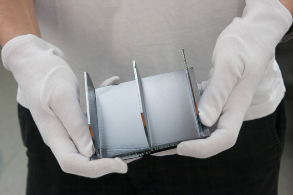 Рис. 9. Кристалл кремния, послуживший оптической системой для нейтронов