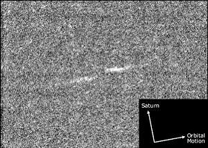 Эффект пропеллера, порожденный микроспутником внутри кольца Сатурна. Данный пример - наиболее выраженный из четырех обнаруженных (фото: NASA/JPL/Space Science Institute)