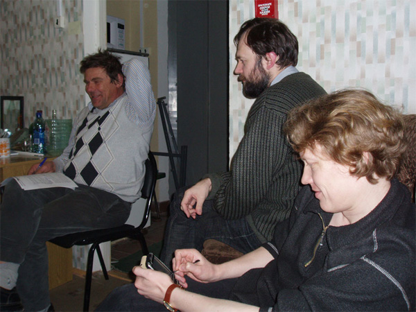 Члены редакции «Троицкого варианта» за составлением плана номера. Слева направо: Борис Штерн, Максим Борисов, Сергей Попов. Фото © Натальи Деминой сделано на последней встрече редакции газеты